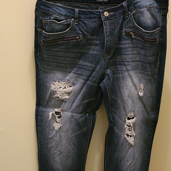 Signature Studio Ripped Jeans - Picture 2 of 3